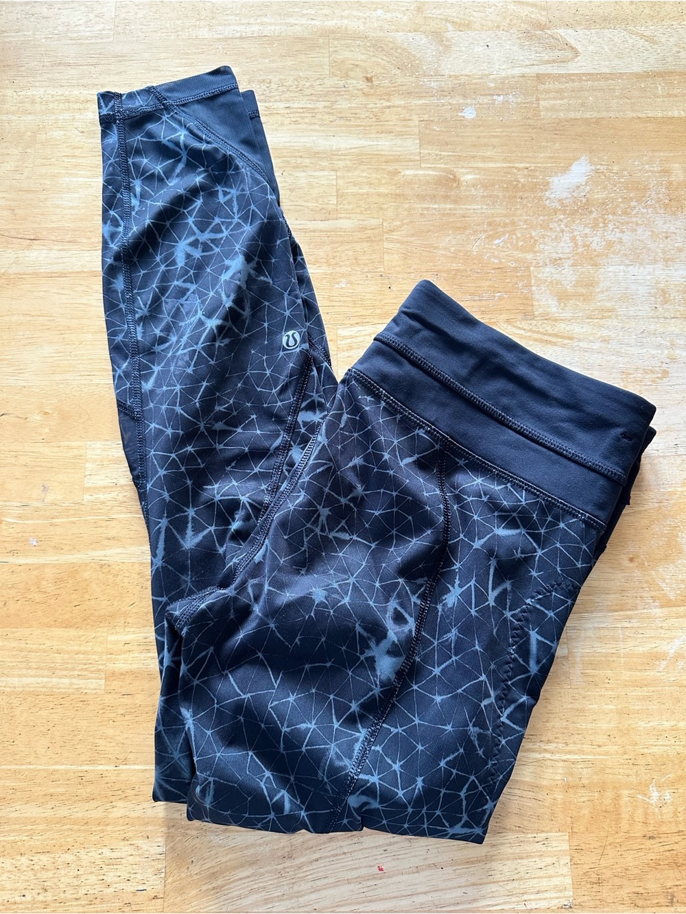 Lululemon leggings size 6